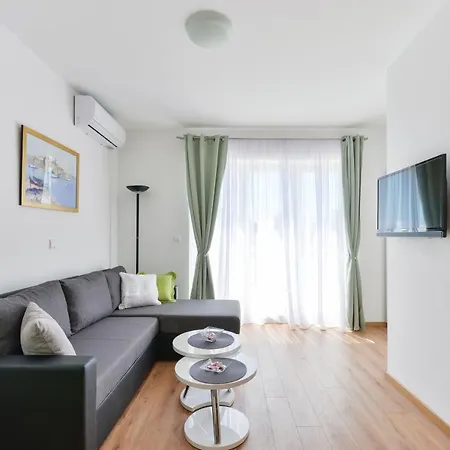 With Parking Space - 20205 Lägenhet *