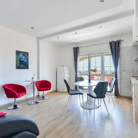 Lägenhet With Parking Space - 20205 *