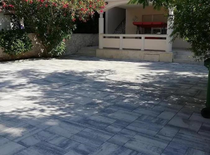 With Parking Space - 20205 Appartement