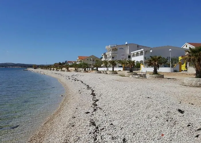 With Parking Space - 20205 Appartement Vir