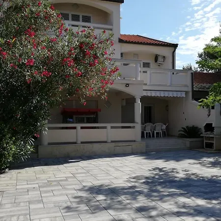 With Parking Space - 20205 شقة *