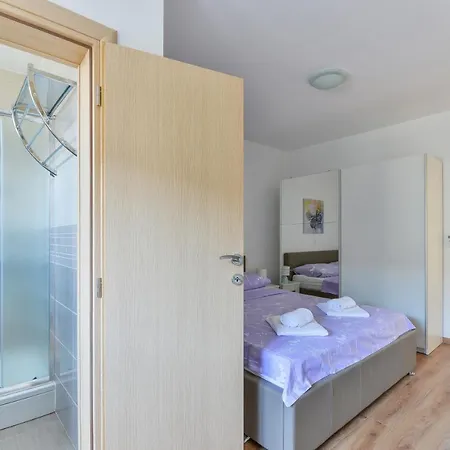 With Parking Space - 20205 Lägenhet