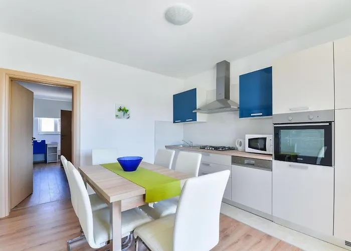 With Parking Space - 20205 * 维尔